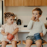 Vaso Sip-N-Snack de Silicona - Gris Suva