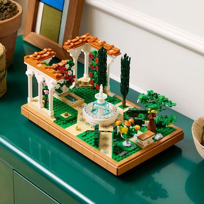 LEGO Icons - Fountain Garden