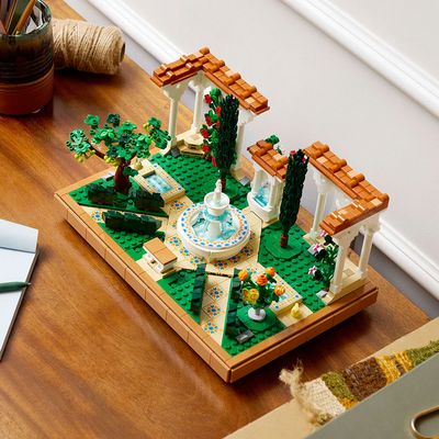 LEGO Icons - Fountain Garden