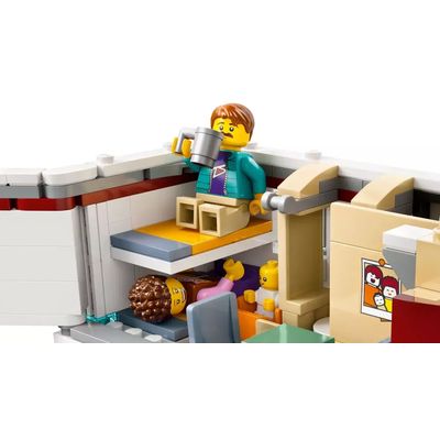 LEGO City Autocaravana Aventurera