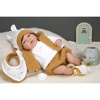 Muñeca Elegance 40cm Andie Naranja con Babero