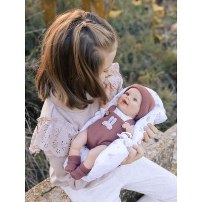 Muñeca Elegance 35cm Gadi Granate con Cojín