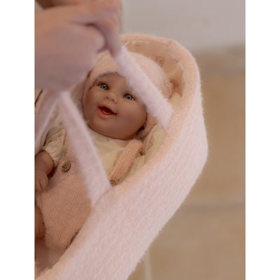 Muñeca Elegance 33cm Gadi Rosa con Cuna Portable