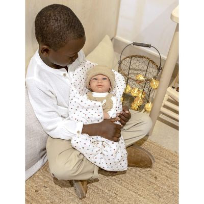 Muñeca Elegance 40cm Cris Beige con Saco de Dormir