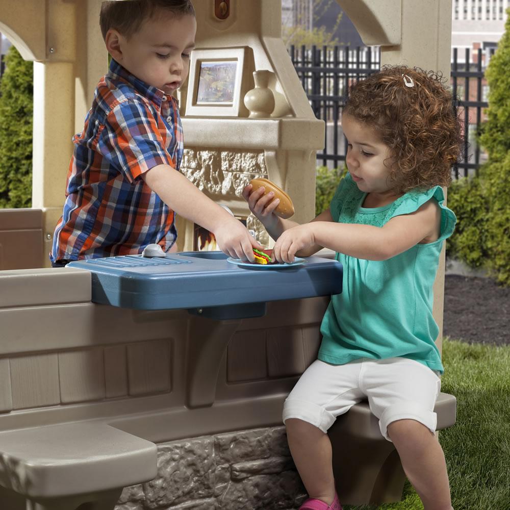 Step2 - Casita de Patio para Niños Charming