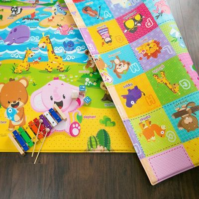 Mat de Piso 6.9  x 4.6 x .13 pies Estilo Pingko Friends
