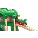 Tren Retro de Madera con Estación